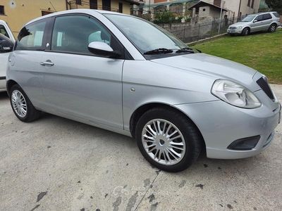 Usata Lancia Ypsilon 77 CV (56 kW) 2009 Argento Utilitaria