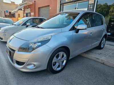 Usata Renault Scénic III Luxe 131 CV (96 kW) 2011 Argento Monovolume