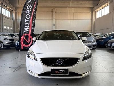 Usata Volvo V40 Momentum 150 CV (110 kW) 2013 Bianco Berlina