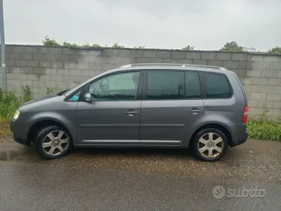 Usata VW Touran 136 CV (100 kW) 2004 Grigio Monovolume