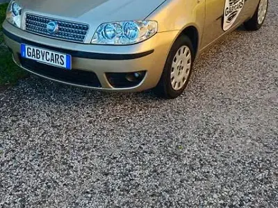 Begagnad Fiat Punto 60 HK (44 kW) 2007 Brun Halvkombi