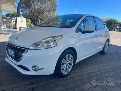 Usata Peugeot 208 Active 82 CV (60 kW) 2013 Bianco Utilitaria