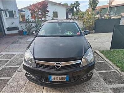Usata Opel Astra 101 CV (74 kW) 2010 Nero Berlina