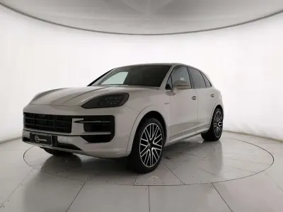 Usata Porsche Cayenne 305 CV (224 kW) 2024 Beige SUV