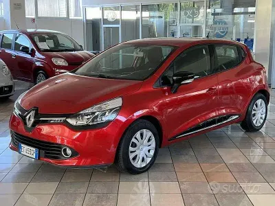Usata Renault Clio IV 75 CV (55 kW) 2013 Arancione Berlina