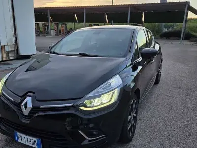Usata Renault Clio IV Intens 90 CV (66 kW) 2019 Nero Berlina