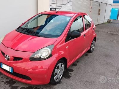 Usata Toyota Aygo 68 CV (50 kW) 2009 Rosso Utilitaria