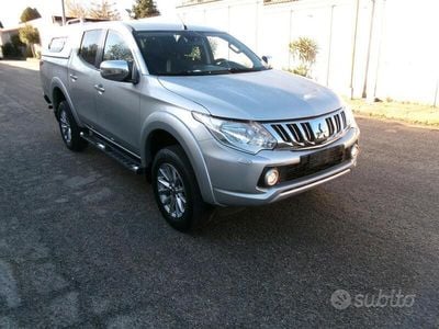 Usata Mitsubishi L200 183 CV (134 kW) 2015 Grigio Pick-up