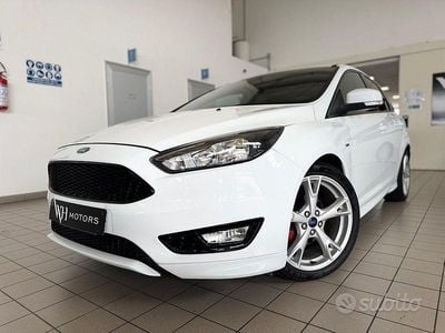 Bianco(met.) Usata 2016 Ford Focus ST-Line Berlina | 8900 € (Molto cara)