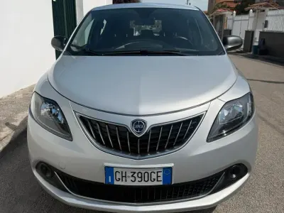 Usata Lancia Ypsilon Gold 69 CV (50 kW) 2022 Grigio Utilitaria