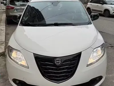 Usata Lancia Ypsilon 69 CV (50 kW) 2014 Bianco Utilitaria