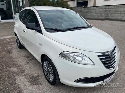 Usata Lancia Ypsilon Gold 95 CV (69 kW) 2013 Bianco Utilitaria