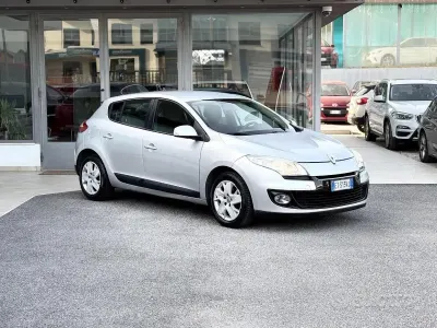 Usata Renault Mégane III 90 CV (66 kW) 2014 Grigio Berlina