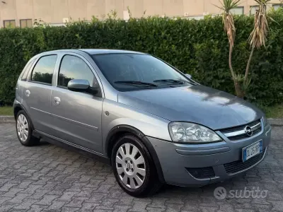 Usata Opel Corsa Enjoy 69 CV (50 kW) 2004 Grigio Utilitaria
