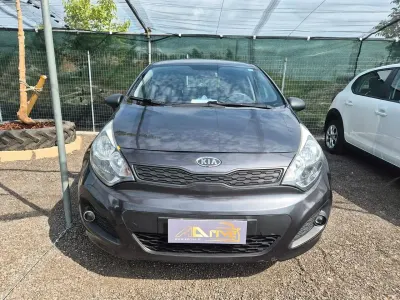 Usata Kia Rio EX 75 CV (55 kW) 2012 Grigio Berlina