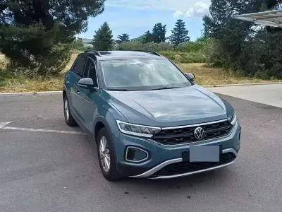 Usata VW T-Roc Life 110 CV (80 kW) 2023 Blu/azzurro SUV