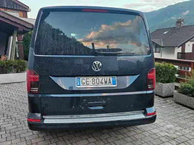 Usata VW Caravelle 150 CV (110 kW) 2021 Blu Furgone