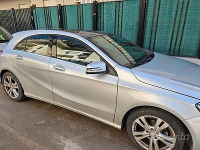 Usata Mercedes A180 110 CV (80 kW) 2017 Grigio