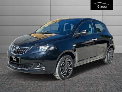 Begagnad Lancia Ypsilon Gold 70 HK (51 kW) 2023 Svart Halvkombi
