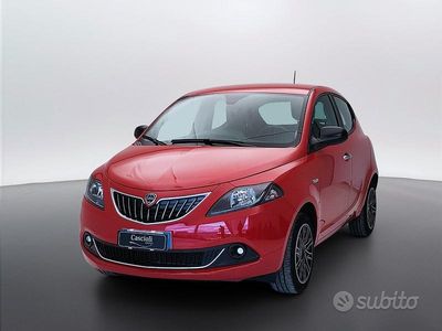 Usata Lancia Ypsilon Gold 70 CV (51 kW) 2023 Rosso Utilitaria