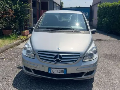 Usata Mercedes B180 109 CV (80 kW) 2006 Argento Monovolume