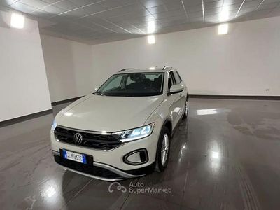 Usata VW T-Roc Life 110 CV (80 kW) 2022 Argento SUV
