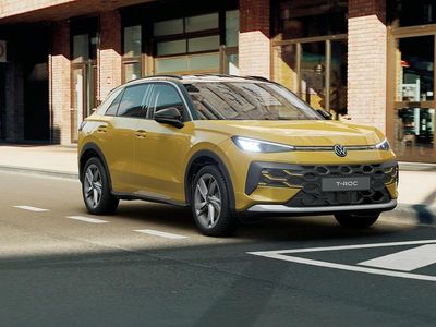 Nieuw VW T-Roc Life 115 PK (84 kW) 2026 Geel SUV