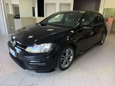 Usata VW Golf Sportsvan R-line 116 CV (85 kW) 2017 Other Monovolume