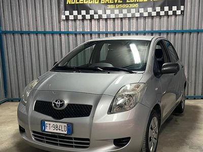 Usata Toyota Yaris 69 CV (50 kW) 2009 Grigio Utilitaria