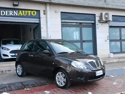 Usata Lancia Ypsilon 60 CV (44 kW) 2009 Marrone Utilitaria