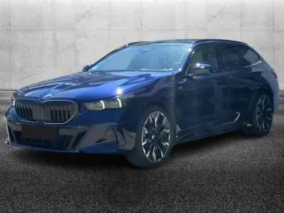 Usata BMW 530e M Sport 299 CV (219 kW) 2025 Blu/azzurro Station wagon