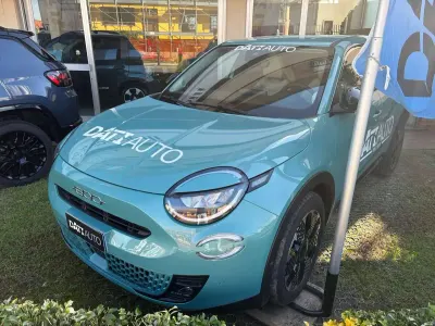 Usata Fiat 600 La Prima 101 CV (74 kW) 2025 Azzurro acqua SUV