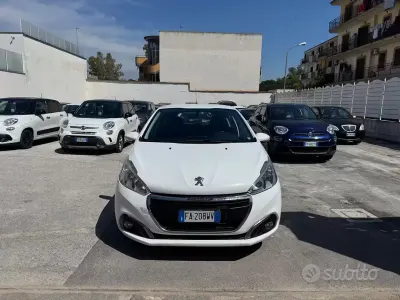 Usata Peugeot 208 75 CV (55 kW) 2015 Bianco Utilitaria