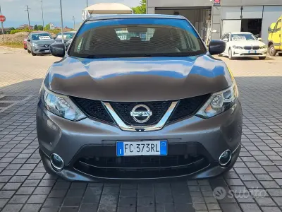 Usata Nissan Qashqai Acenta 131 CV (96 kW) 2016 Grigio SUV