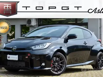 Begagnad Toyota Yaris 261 HK (191 kW) 2021 Svart Halvkombi