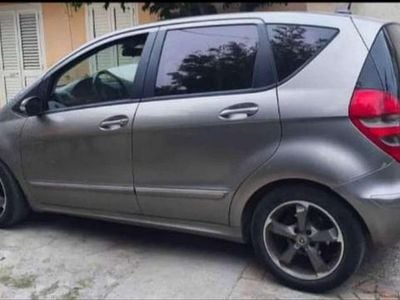 Grigio Usata 2006 Mercedes 180 Avantgarde Berlina | 2200 €