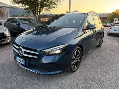 Usata Mercedes B180 Premium 116 CV (85 kW) 2022 Blu/azzurro Monovolume