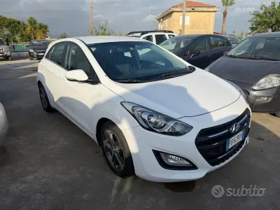 Usata Hyundai i30 Comfort 110 CV (80 kW) 2015 Beige Berlina