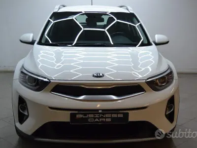 Usata Kia Stonic 101 CV (74 kW) 2019 Bianco SUV