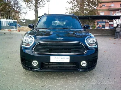 Usado Mini Cooper D Countryman Business 116 HP (85 kW) 2020 Azul SUV