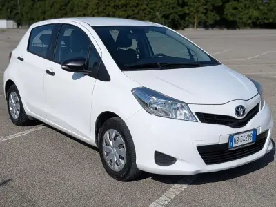 Usata Toyota Yaris 69 CV (50 kW) 2011 Utilitaria