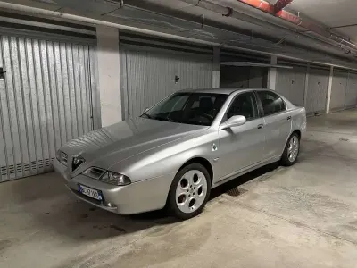 Usata Alfa Romeo 166 Super 226 CV (166 kW) 1999 Argento Berlina
