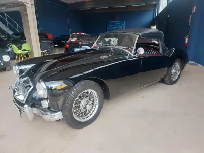 Usata MG 1600 78 CV (57 kW) 2025 Nero Cabrio