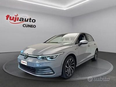 Begagnad VW Golf VIII Style 131 HK (96 kW) 2023 Grå Sedan