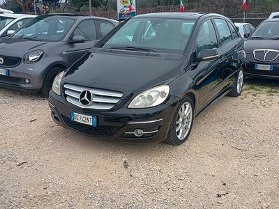 Usata Mercedes B200 140 CV (102 kW) 2009 Nero Monovolume