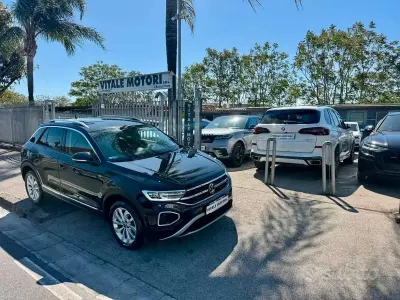 Usata VW T-Roc 110 CV (80 kW) 2023 Nero SUV