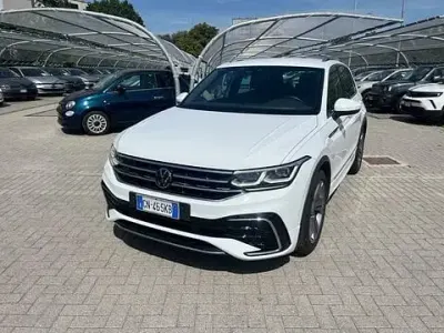 Usata VW Tiguan R-line 150 CV (110 kW) 2023 Bianco SUV