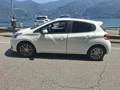 Usata Peugeot 208 Active 82 CV (60 kW) 2016 Utilitaria