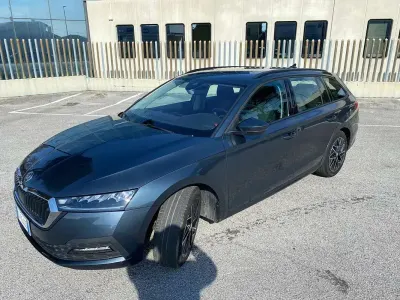 Usata Skoda Octavia 131 CV (96 kW) 2021 Grigio Station wagon