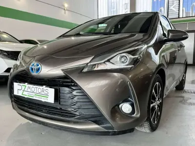 Usata Toyota Yaris Hybrid Active 73 CV (53 kW) 2018 Grigio Berlina